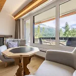 Charming Facing Piz Rosatsch アパート